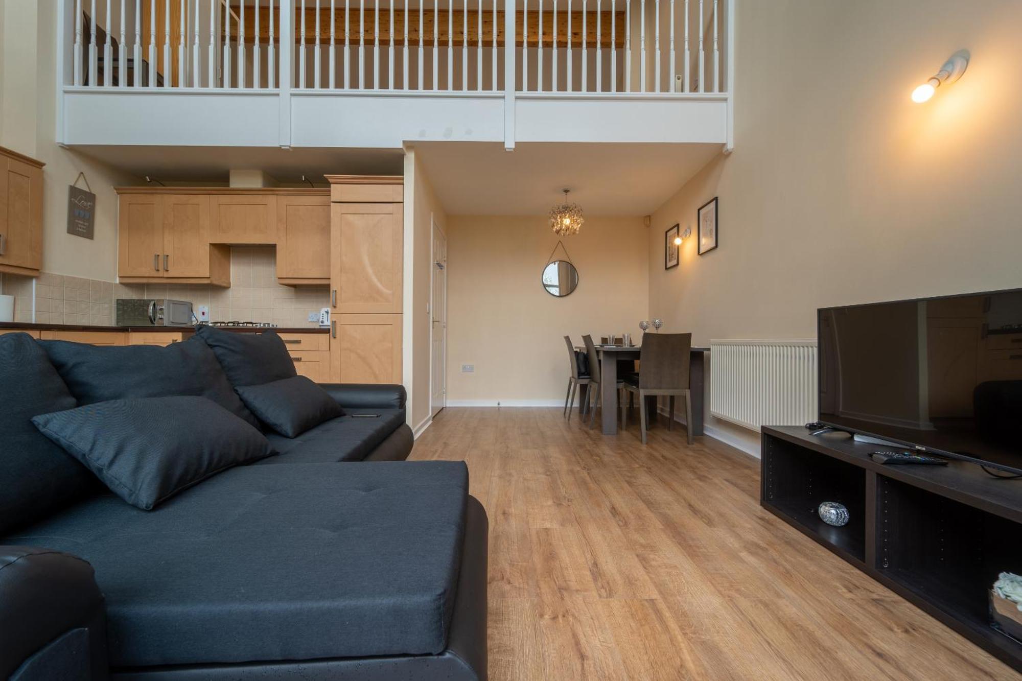 Luxury 2 Bed Apartment - Near Heathrow, Legoland, Windsor Slough Exterior photo