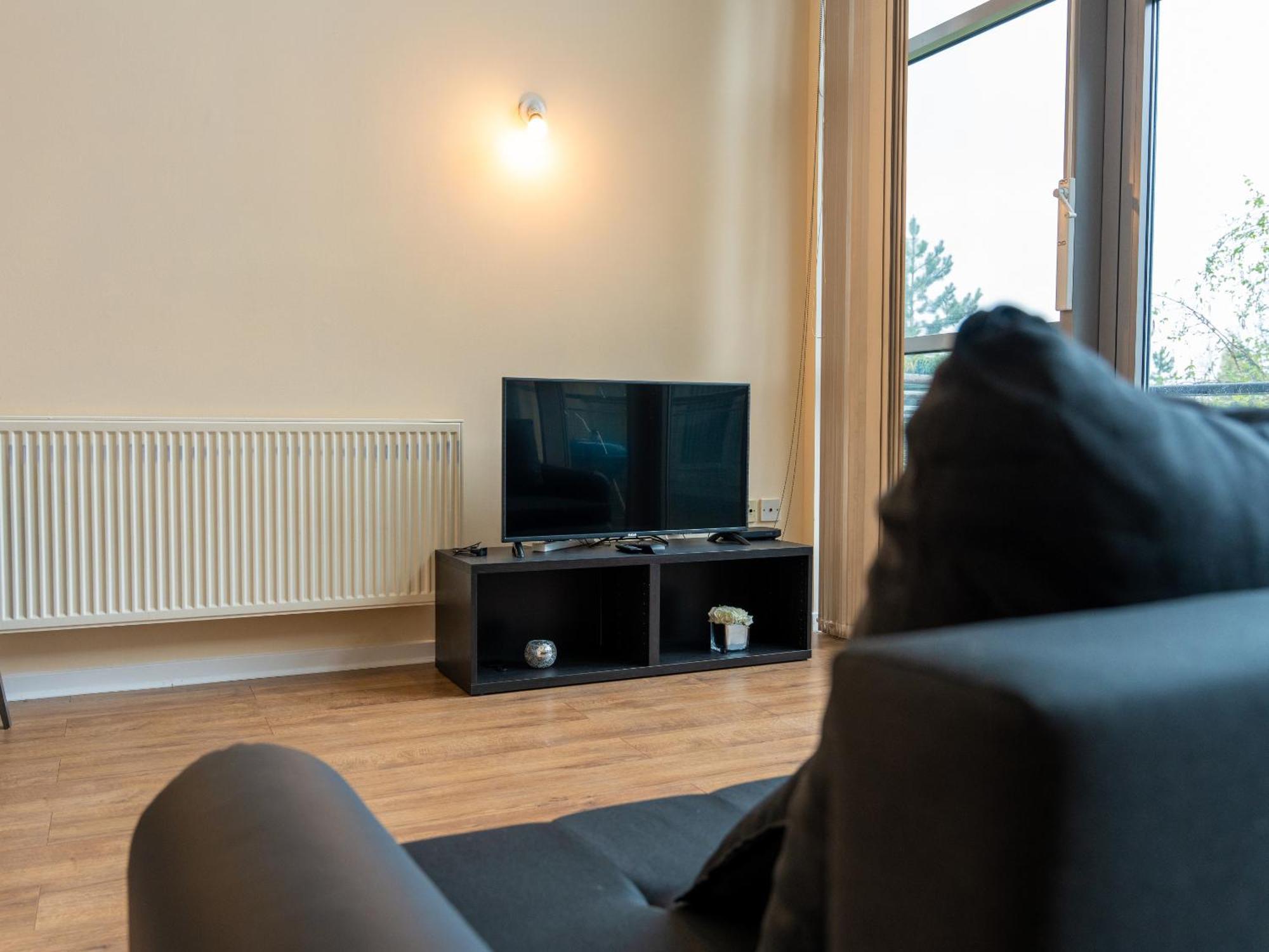 Luxury 2 Bed Apartment - Near Heathrow, Legoland, Windsor Slough Exterior photo