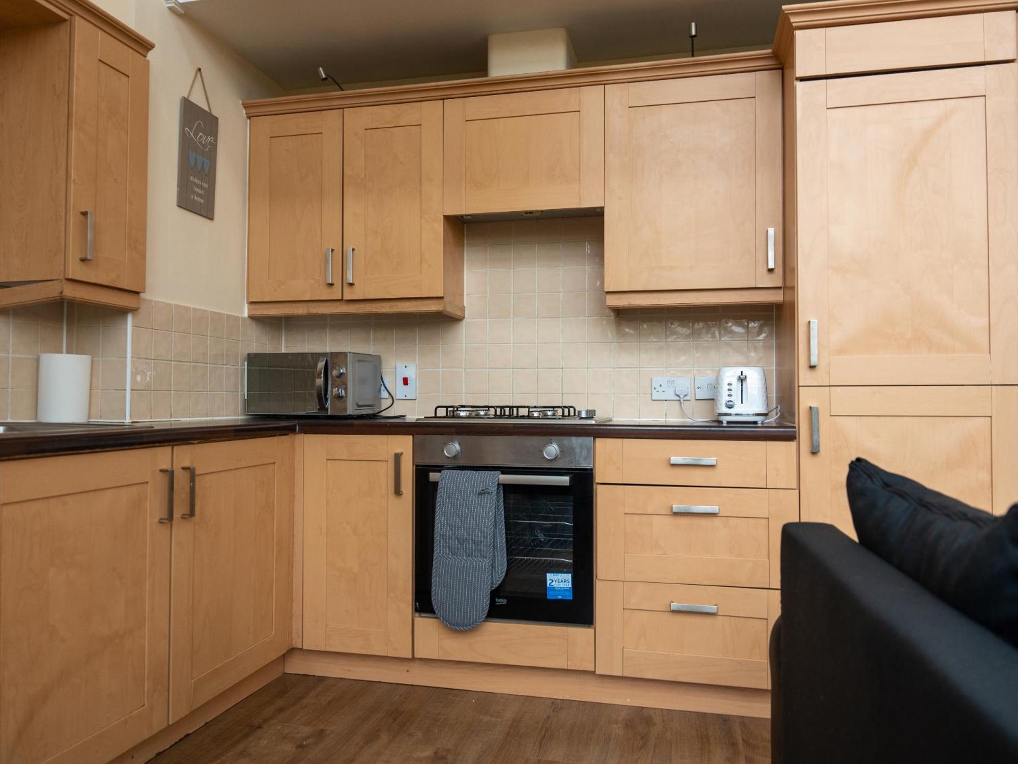 Luxury 2 Bed Apartment - Near Heathrow, Legoland, Windsor Slough Exterior photo
