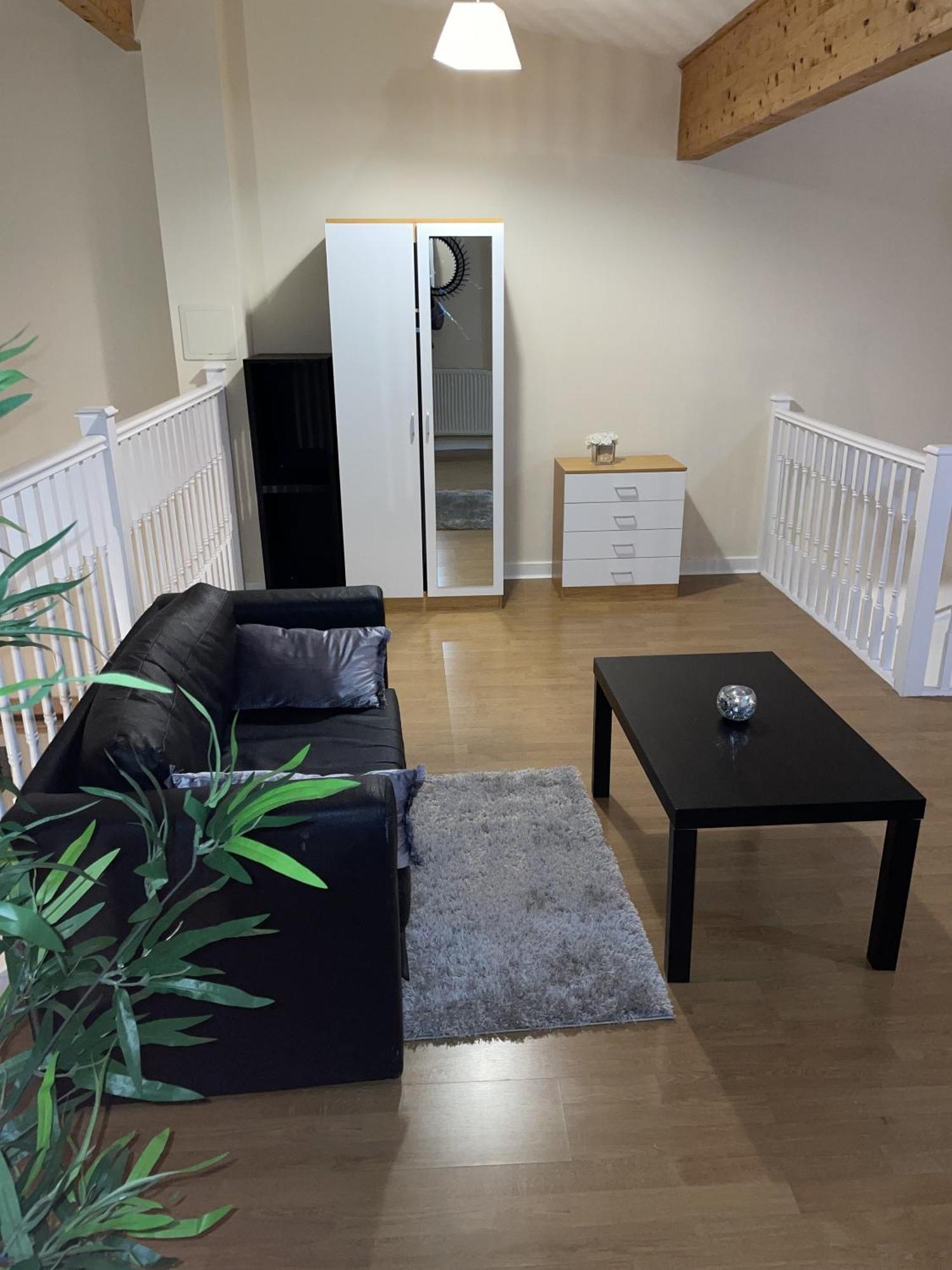 Luxury 2 Bed Apartment - Near Heathrow, Legoland, Windsor Slough Exterior photo